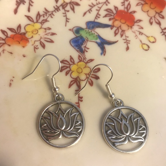 Lotus Flower Earrings Silver Tone Zen Hippie Yoga - Picture 2 of 6